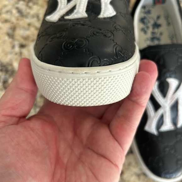 Mens Gucci Slip on Shoes. NY Logo. Good used condition. Love them but too small - Picture 3 of 11
